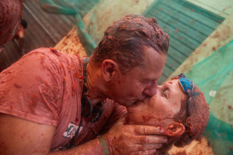 Zeci de mii de oameni din întreaga lume s-au bătut cu roșii în Spania. Imagini spectaculoase de la celebrul festival La Tomatina 2025 1002366