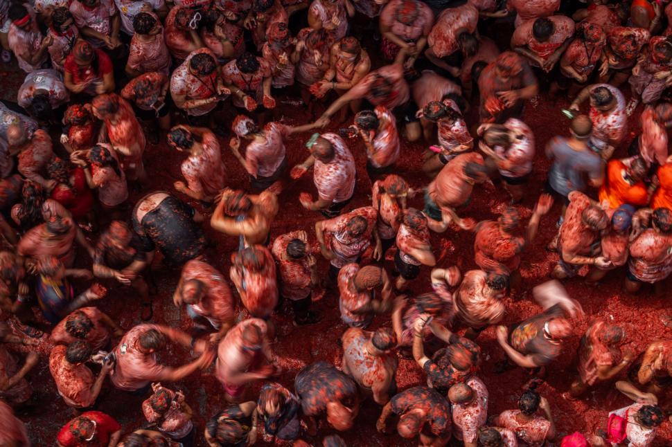 Zeci de mii de oameni din întreaga lume s-au bătut cu roșii în Spania. Imagini spectaculoase de la celebrul festival La Tomatina 2025 1002371