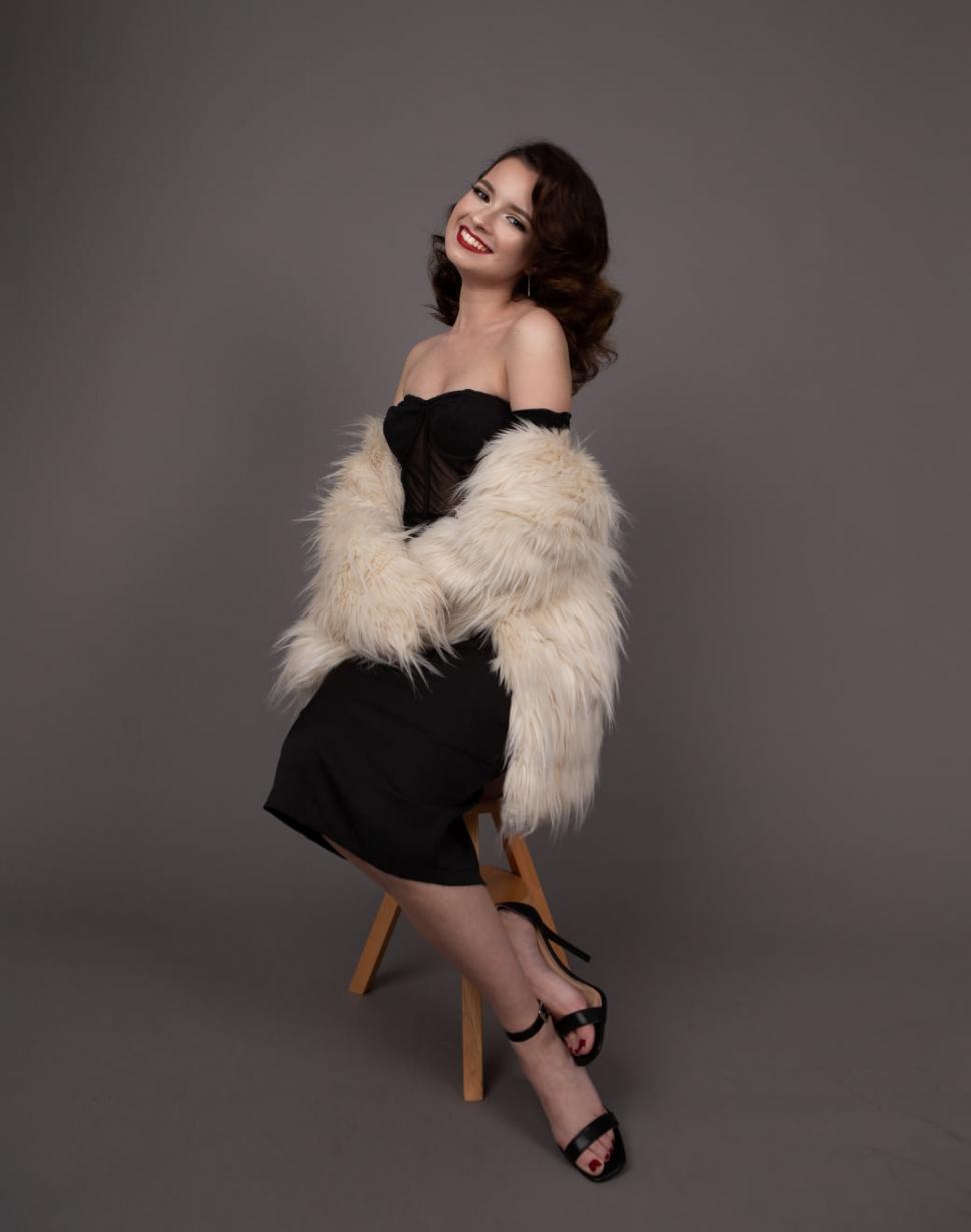 Ministrul Educației are o consilieră care a fost fotomodel. Cine este Isabel-Diana Leucuţa 1002790