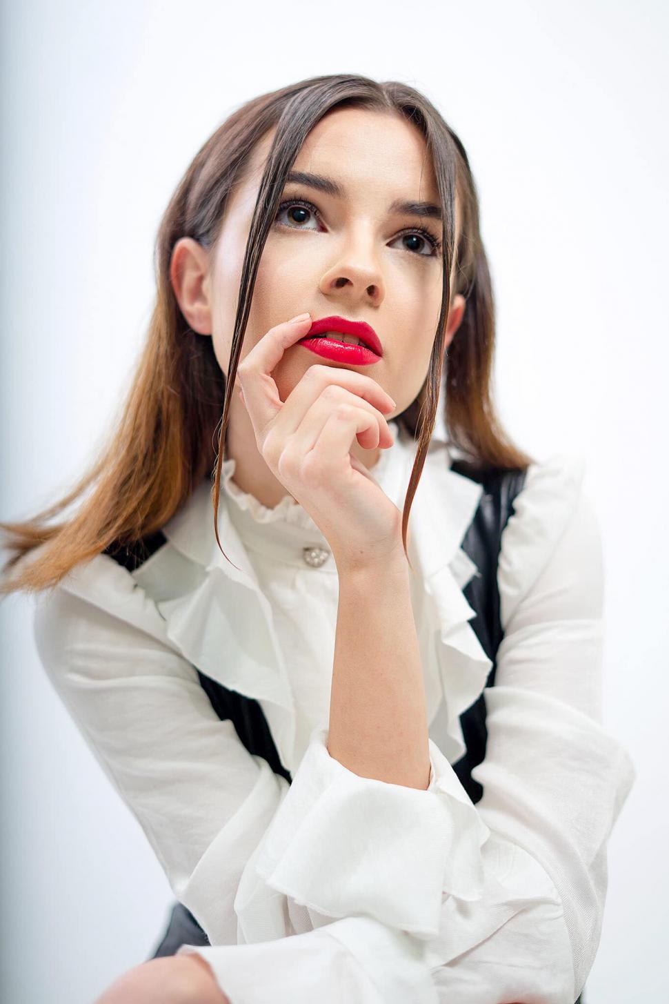 Ministrul Educației are o consilieră care a fost fotomodel. Cine este Isabel-Diana Leucuţa 1002794