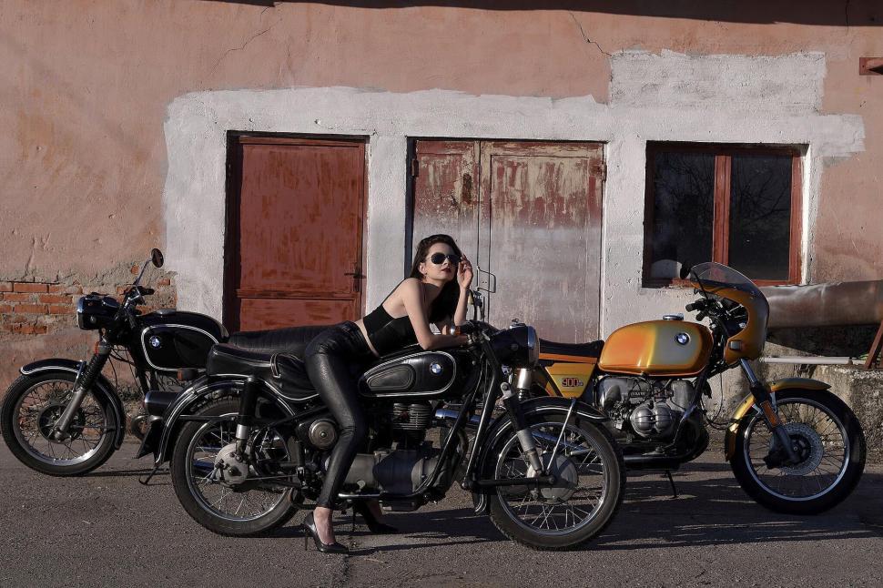 Ministrul Educației are o consilieră care a fost fotomodel. Cine este Isabel-Diana Leucuţa 1002795