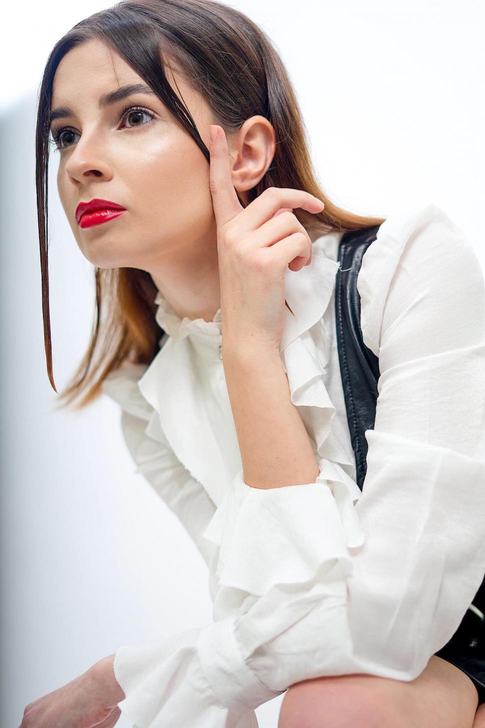 Ministrul Educației are o consilieră care a fost fotomodel. Cine este Isabel-Diana Leucuţa 1002796