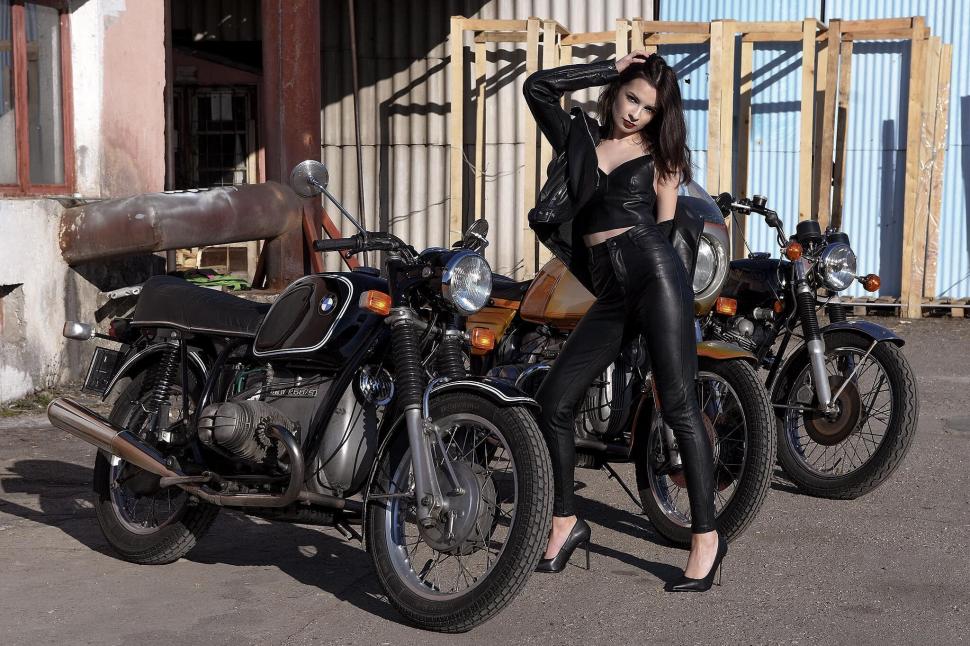 Ministrul Educației are o consilieră care a fost fotomodel. Cine este Isabel-Diana Leucuţa 1002799