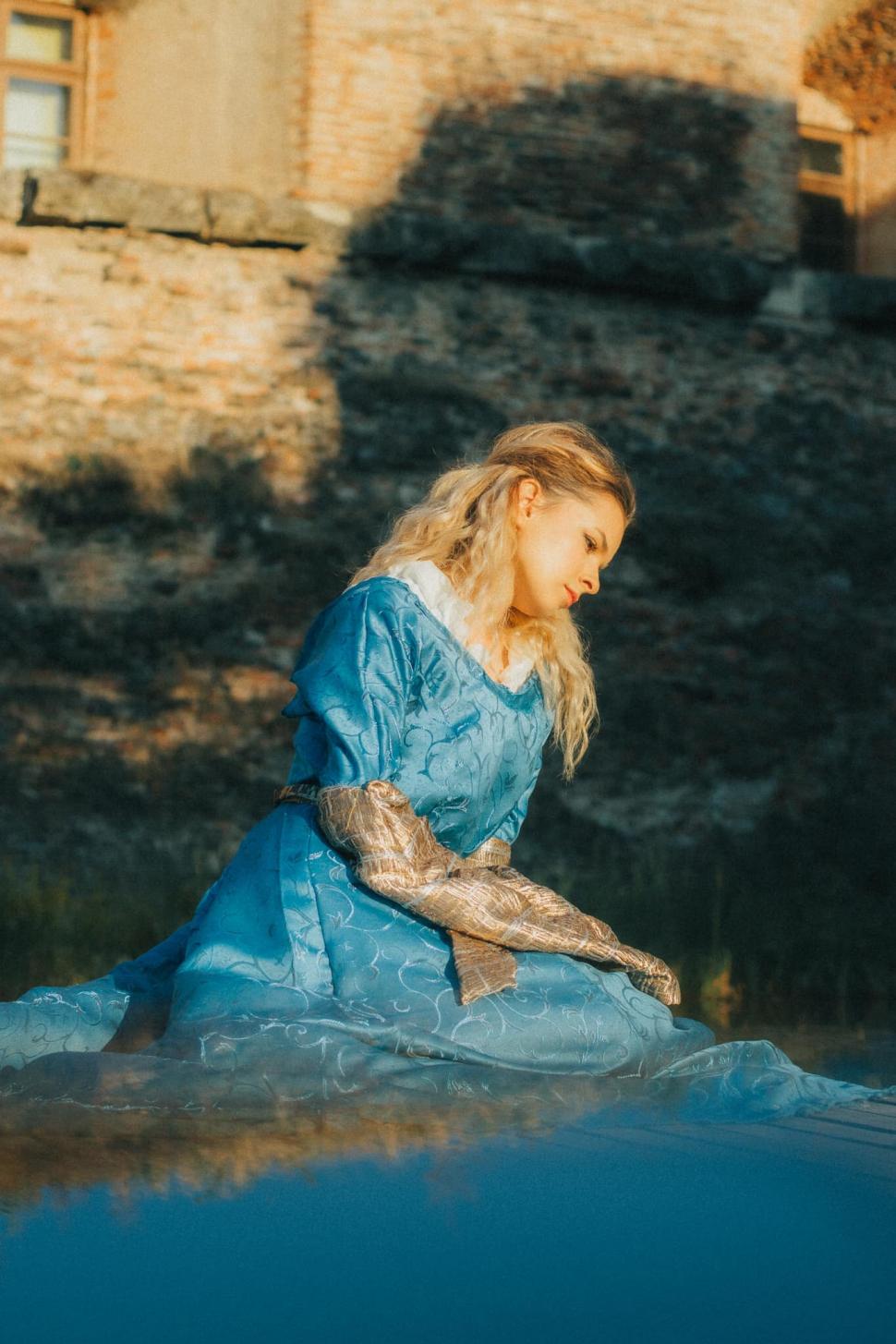 Ministrul Educației are o consilieră care a fost fotomodel. Cine este Isabel-Diana Leucuţa 1002805