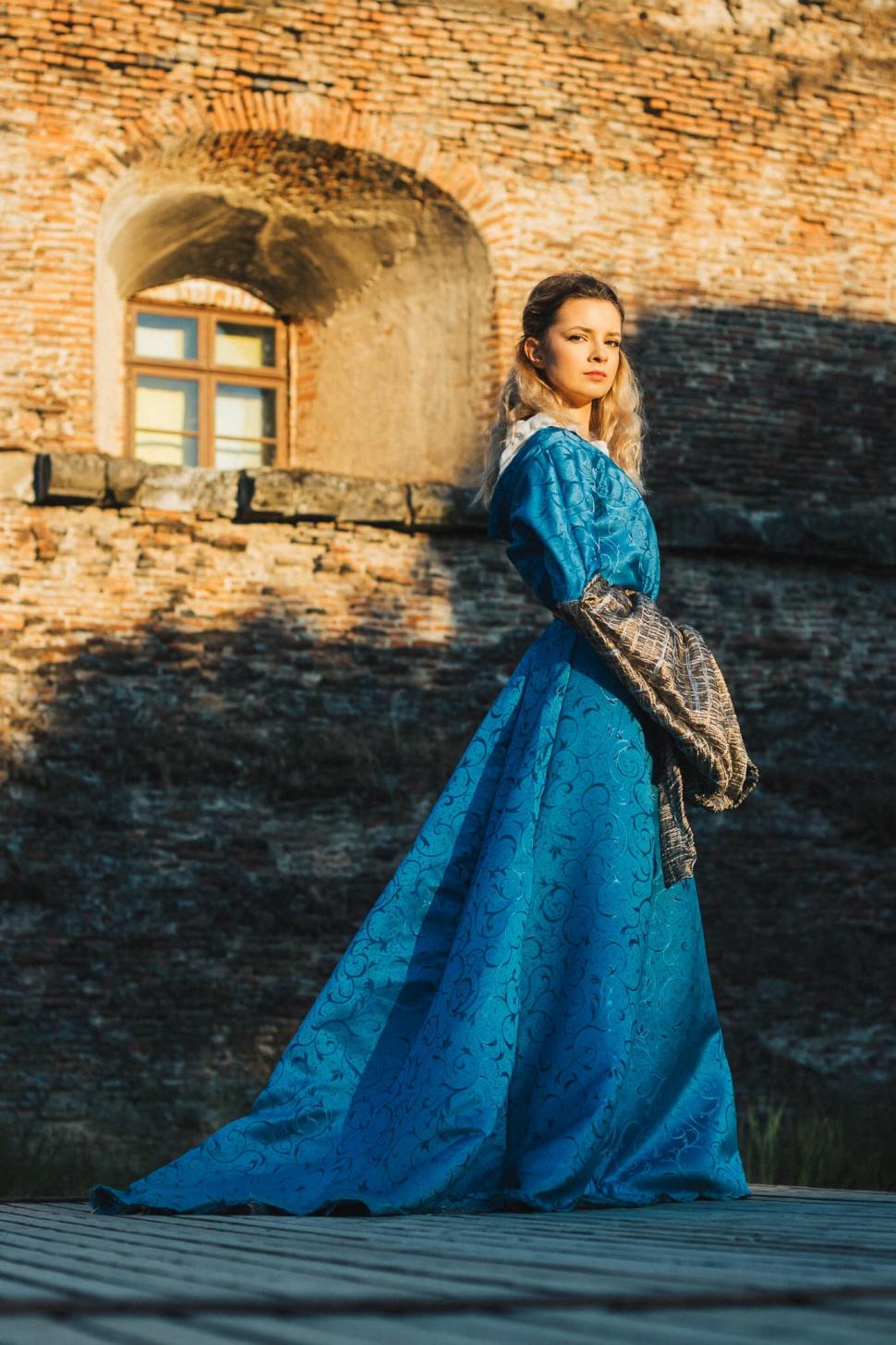 Ministrul Educației are o consilieră care a fost fotomodel. Cine este Isabel-Diana Leucuţa 1002806