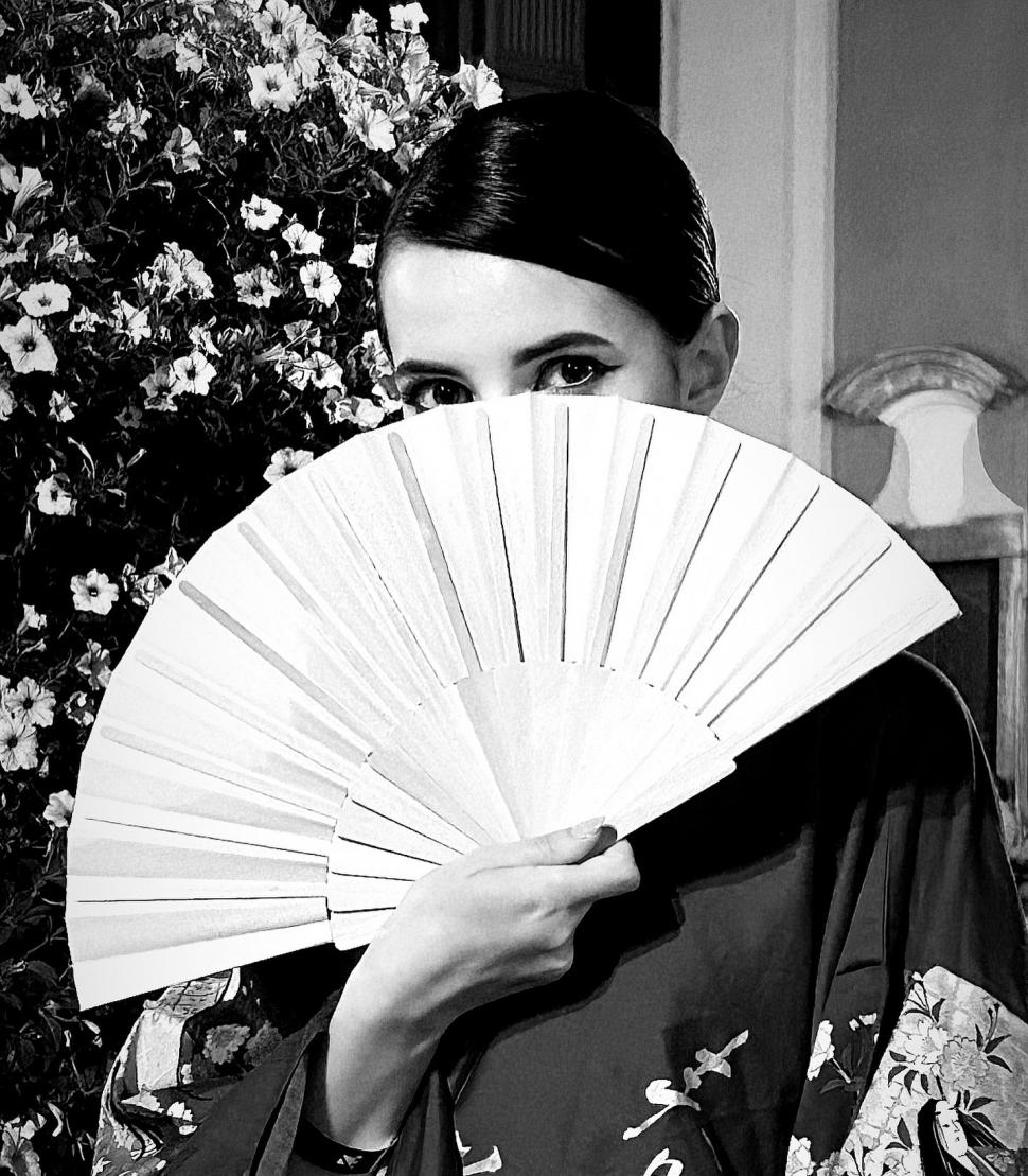 Ministrul Educației are o consilieră care a fost fotomodel. Cine este Isabel-Diana Leucuţa 1002809