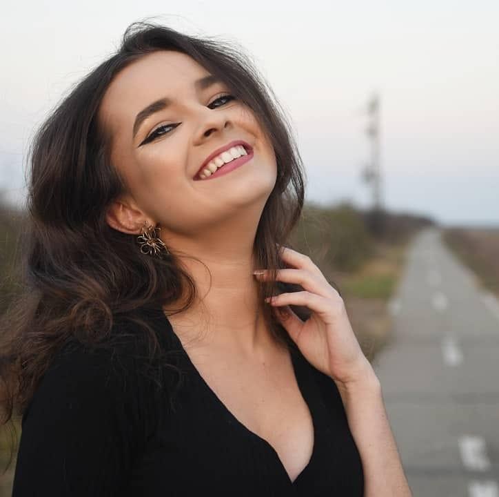 Ministrul Educației are o consilieră care a fost fotomodel. Cine este Isabel-Diana Leucuţa 1002823