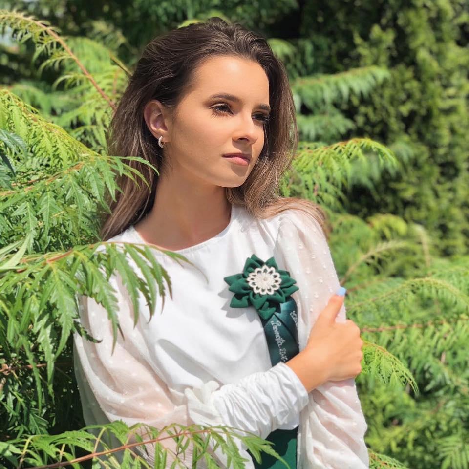 Ministrul Educației are o consilieră care a fost fotomodel. Cine este Isabel-Diana Leucuţa 1002827