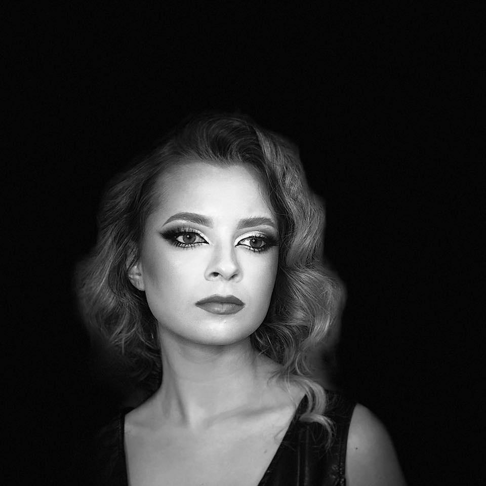 Ministrul Educației are o consilieră care a fost fotomodel. Cine este Isabel-Diana Leucuţa 1002828