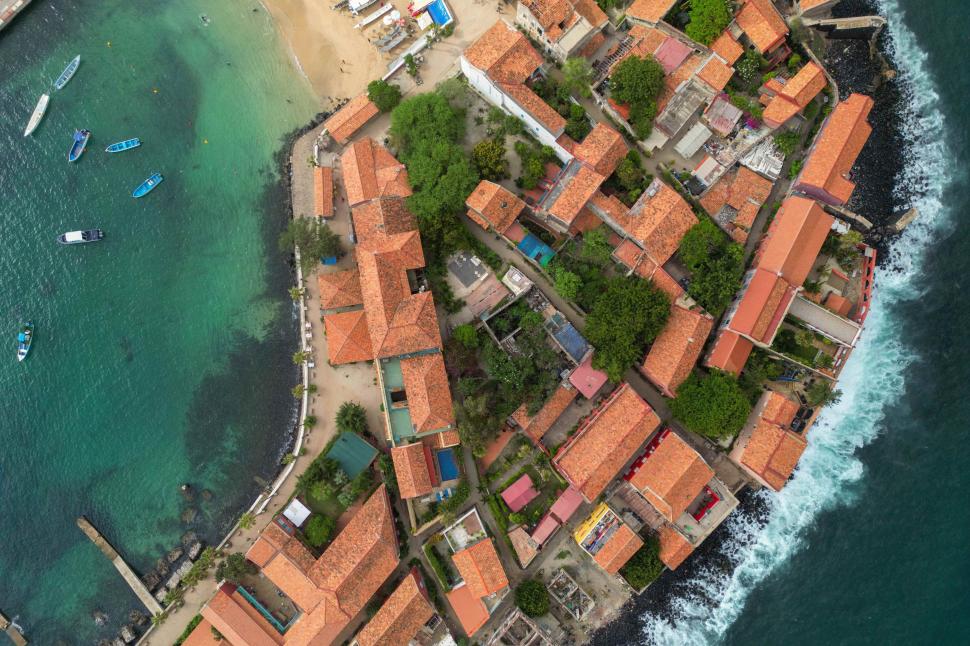 Goree ascunde una dintre cele mai rușinoase povești din istoria omenirii: Pe această insulă superbă se află „Poarta fără întoarcere” 1001547