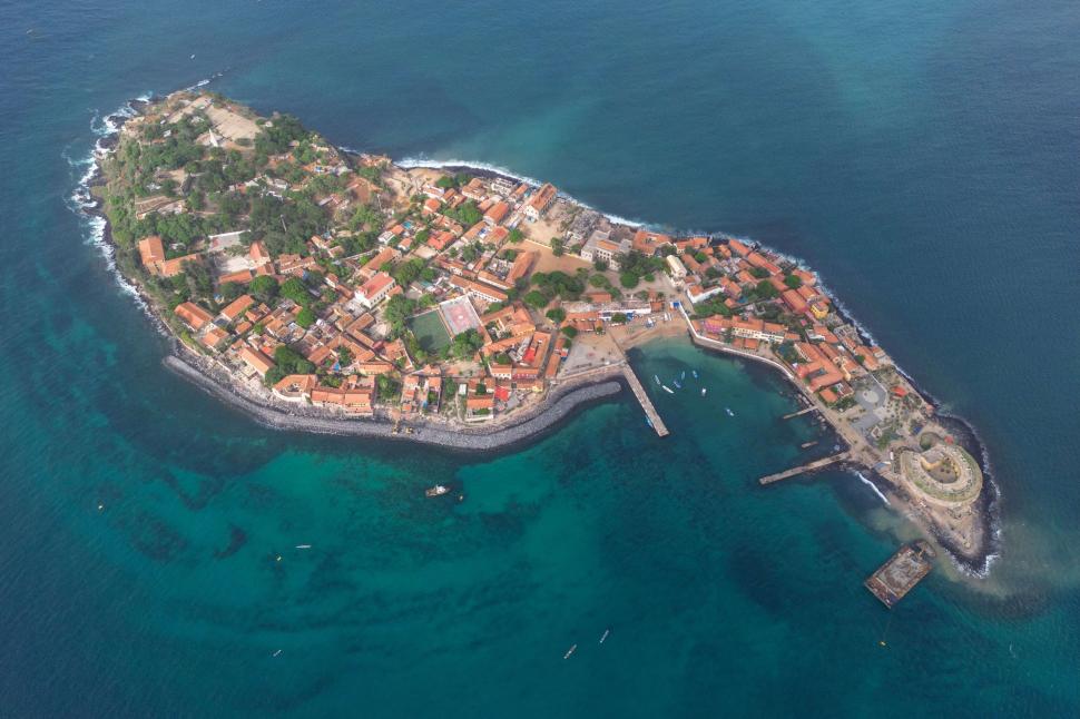 Goree ascunde una dintre cele mai rușinoase povești din istoria omenirii: Pe această insulă superbă se află „Poarta fără întoarcere” 1001548