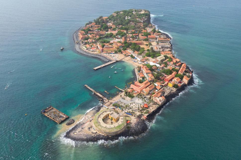 Goree ascunde una dintre cele mai rușinoase povești din istoria omenirii: Pe această insulă superbă se află „Poarta fără întoarcere” 1001550