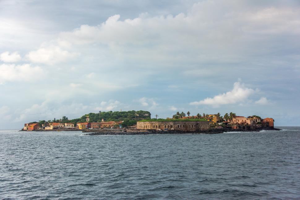 Goree ascunde una dintre cele mai rușinoase povești din istoria omenirii: Pe această insulă superbă se află „Poarta fără întoarcere” 1001556