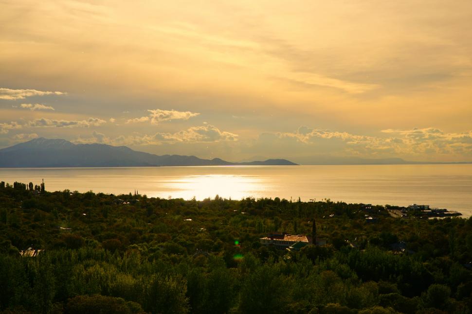 Cel mai mare lac alcalin din lume, considerat o bijuterie naturală unică: Van nu îngheață iarna, deși este la peste 1.640 m înălțime 1002225