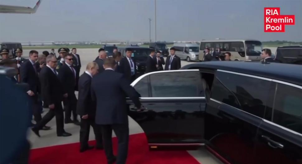 Imagini din limuzina Aurus a lui Putin. Premierul indian a publicat fotografii, după ce liderul rus l-a plimbat cu mașina, în China 1003292