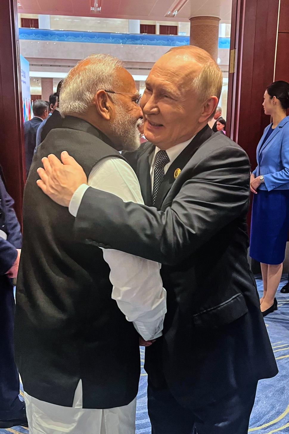 Imagini spectaculoase cu Vladimir Putin și Narendra Modi ținându-se de mână la summitul din China 1003420