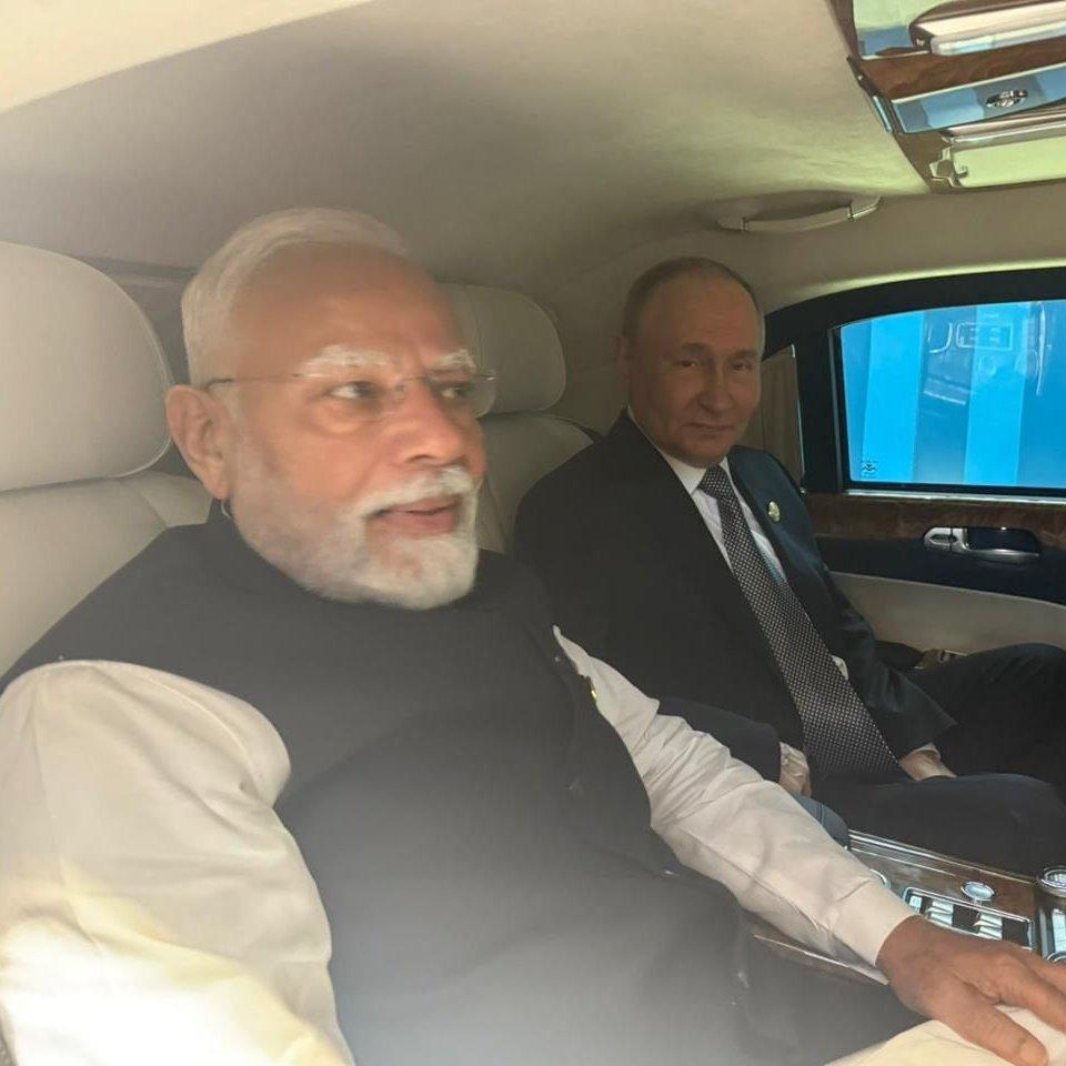 Imagini spectaculoase cu Vladimir Putin și Narendra Modi ținându-se de mână la summitul din China 1003423