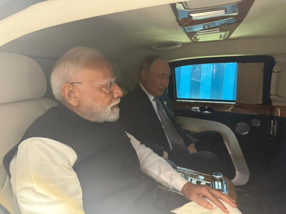 Imagini spectaculoase cu Vladimir Putin și Narendra Modi ținându-se de mână la summitul din China 1003424