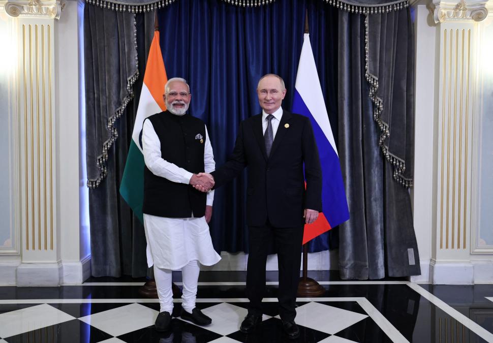 Imagini spectaculoase cu Vladimir Putin și Narendra Modi ținându-se de mână la summitul din China 1003431