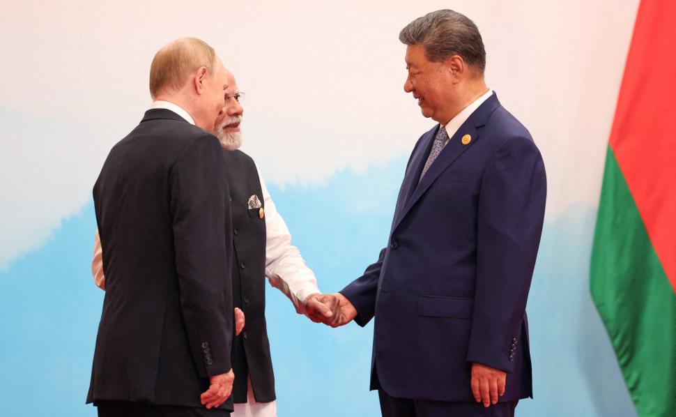 Imagini spectaculoase cu Vladimir Putin și Narendra Modi ținându-se de mână la summitul din China 1003433