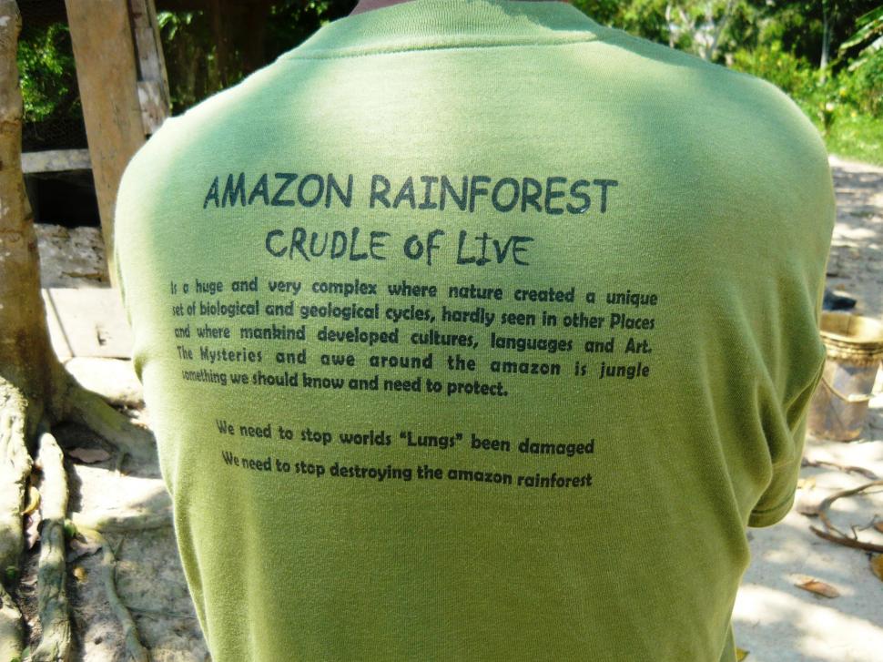 Lumea este îngrijorată pentru că un trib complet izolat de restul lumii a început să intre în contact cu străinii: „Sunt în pericol” 1003317