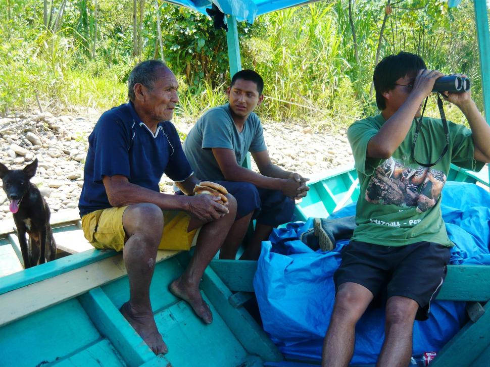 Lumea este îngrijorată pentru că un trib complet izolat de restul lumii a început să intre în contact cu străinii: „Sunt în pericol” 1003320