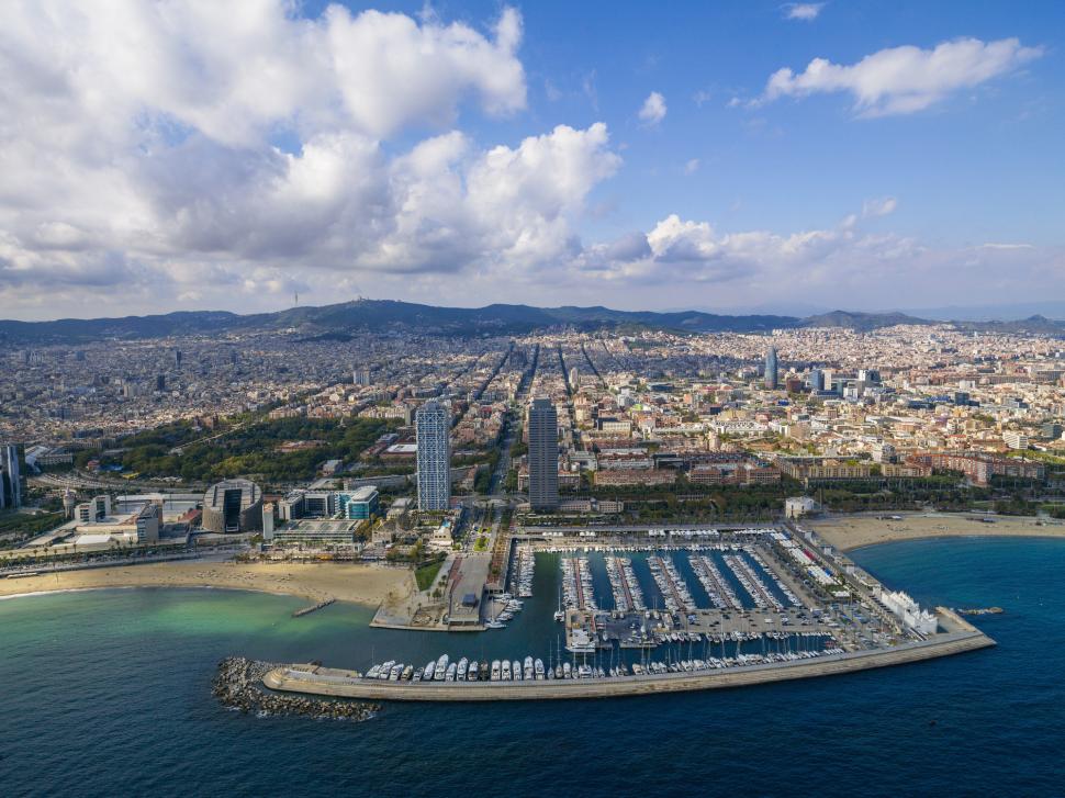 Spania a doborât un nou record în rândul turiştilor străini, în primele 7 luni. Ei au cheltuit o sumă istorică: aproape 60 miliarde € 1003400