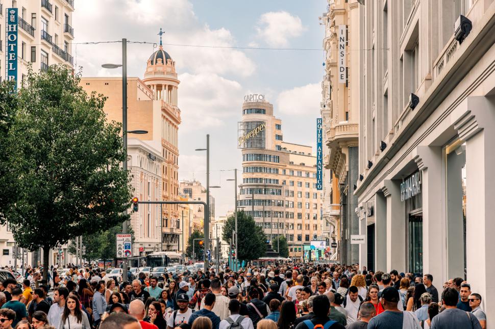 Spania a doborât un nou record în rândul turiştilor străini, în primele 7 luni. Ei au cheltuit o sumă istorică: aproape 60 miliarde € 1003410