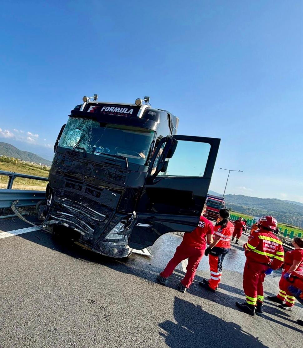 Accident şocant pe autostrada A1 Sibiu-Deva. 3 bărbaţi care făceau marcaje rutiere pe A1, morţi după ce au fost loviţi de o cisternă 1003767