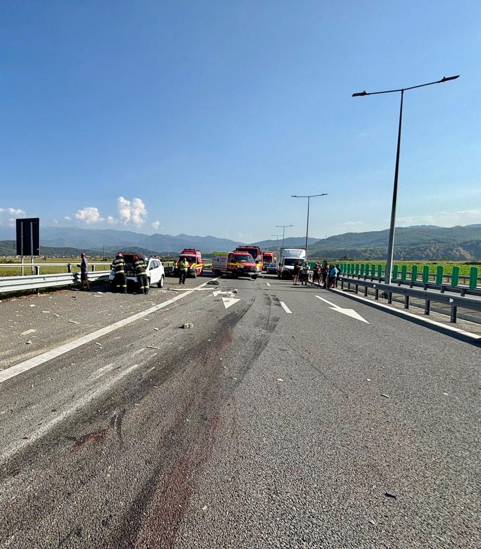 Accident şocant pe autostrada A1 Sibiu-Deva. 3 bărbaţi care făceau marcaje rutiere pe A1, morţi după ce au fost loviţi de o cisternă 1003769