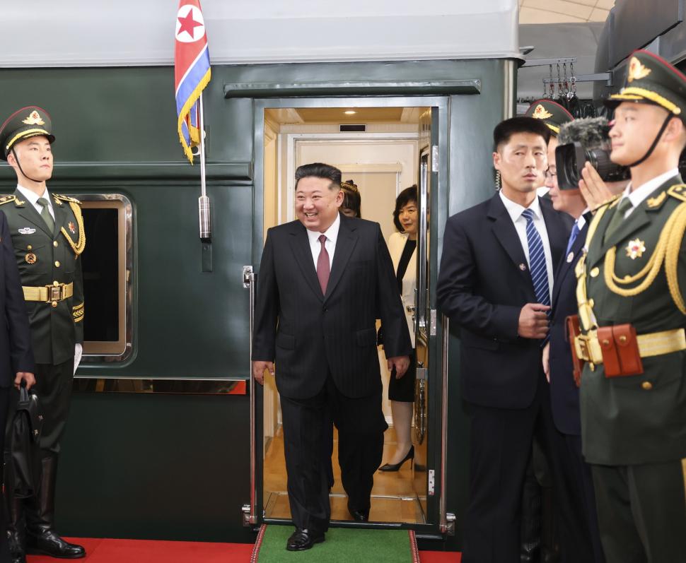 Kim Jong Un a ajuns în China cu trenul blindat, după o călătorie de 24 de ore. Presa de stat publică imagini de la bord 1003605