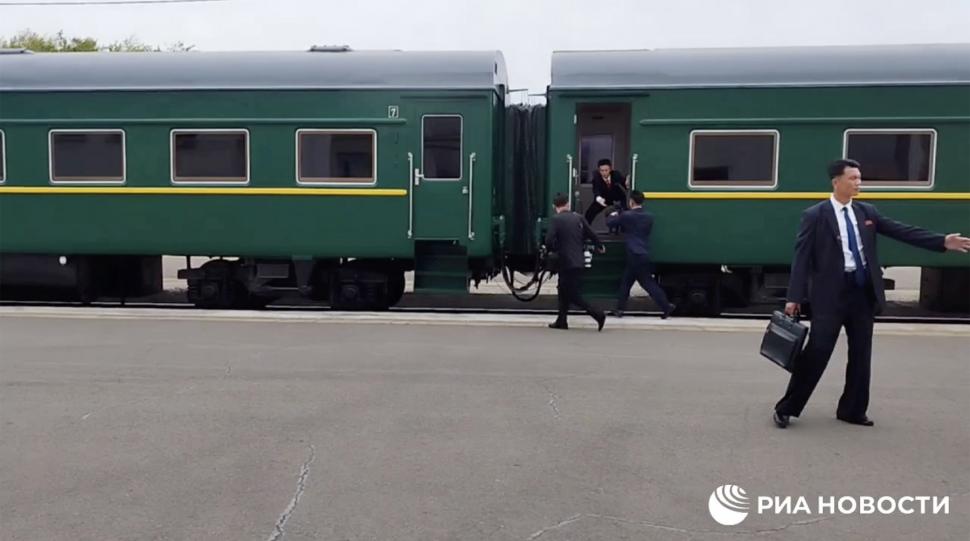 Kim Jong Un a ajuns în China cu trenul blindat, după o călătorie de 24 de ore. Presa de stat publică imagini de la bord 1003612