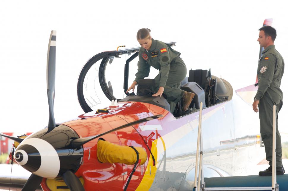 Leonor, viitoarea regină a Spaniei, a intrat la Academia Forțelor Aeriene. Imagini cu prințesa de 19 ani în prima ei zi de cursuri 1003564