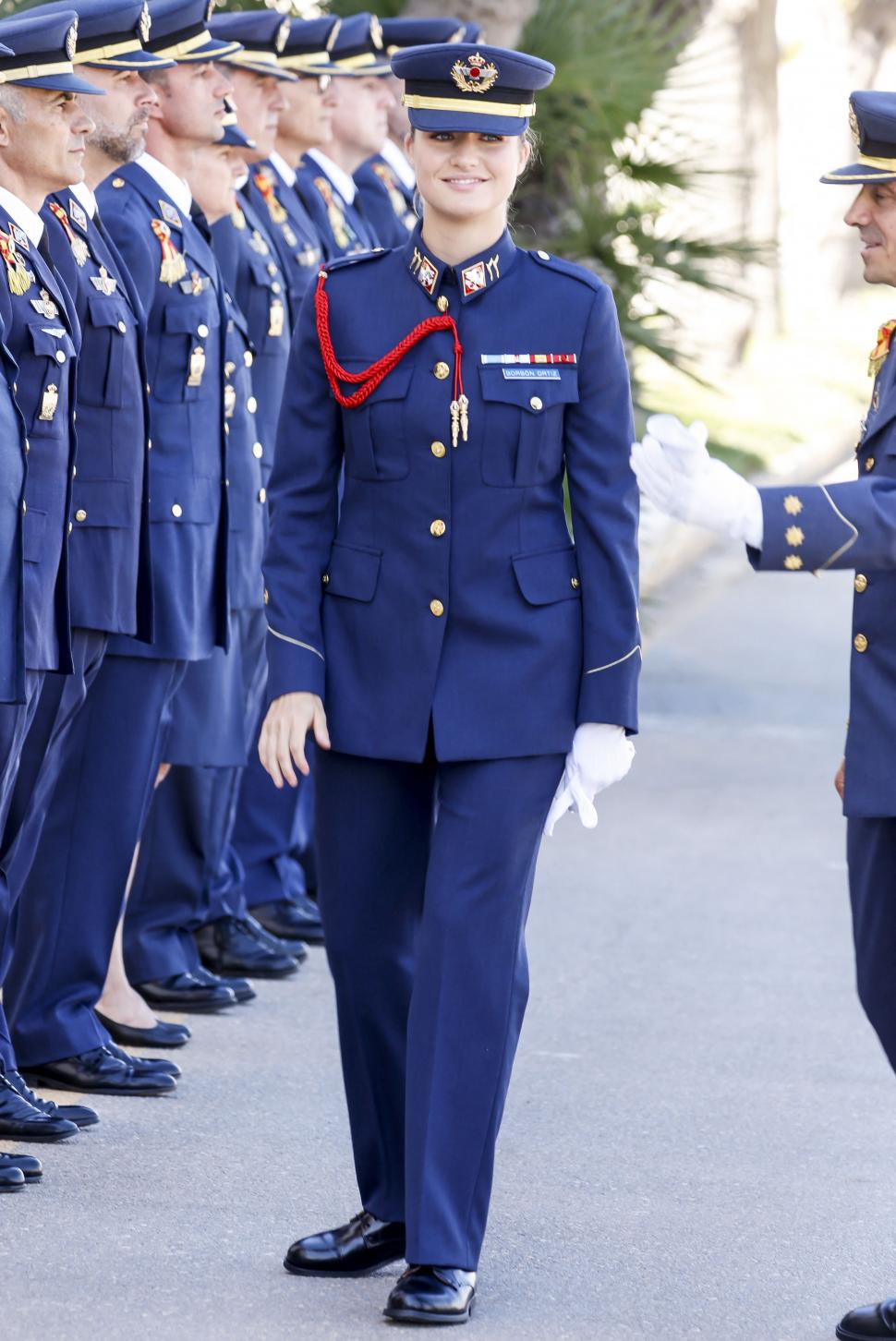 Leonor, viitoarea regină a Spaniei, a intrat la Academia Forțelor Aeriene. Imagini cu prințesa de 19 ani în prima ei zi de cursuri 1003577
