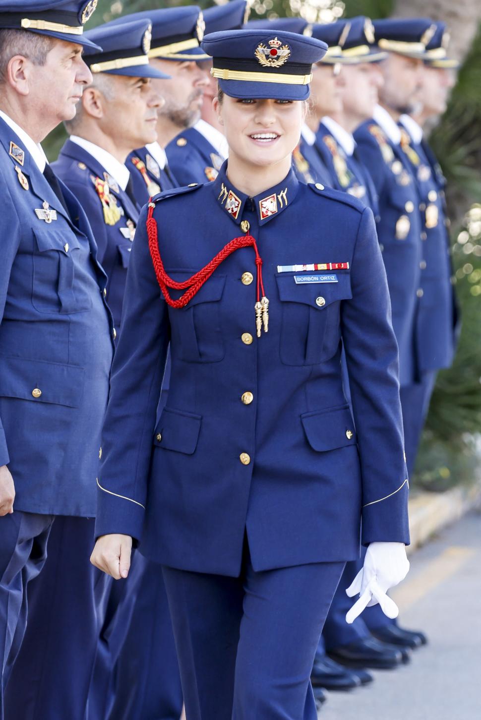 Leonor, viitoarea regină a Spaniei, a intrat la Academia Forțelor Aeriene. Imagini cu prințesa de 19 ani în prima ei zi de cursuri 1003578