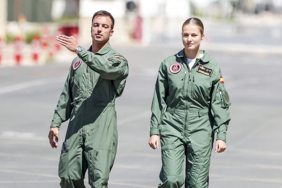 Leonor, viitoarea regină a Spaniei, a intrat la Academia Forțelor Aeriene. Imagini cu prințesa de 19 ani în prima ei zi de cursuri 1003579