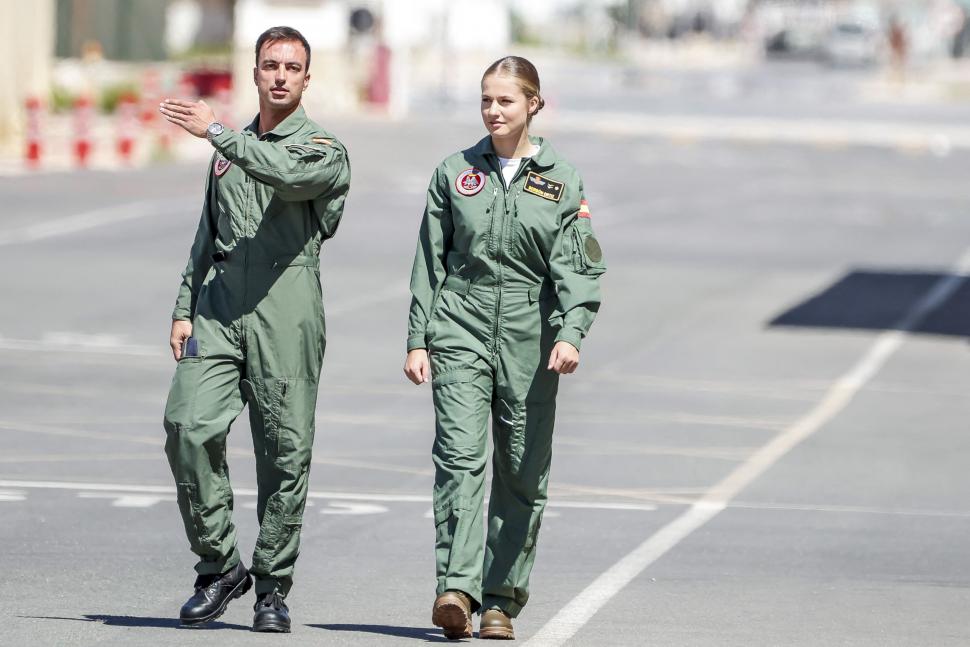 Leonor, viitoarea regină a Spaniei, a intrat la Academia Forțelor Aeriene. Imagini cu prințesa de 19 ani în prima ei zi de cursuri 1003580