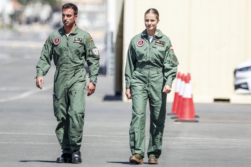 Leonor, viitoarea regină a Spaniei, a intrat la Academia Forțelor Aeriene. Imagini cu prințesa de 19 ani în prima ei zi de cursuri 1003586