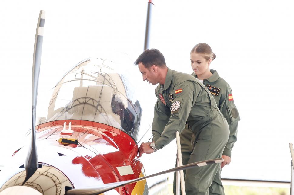 Leonor, viitoarea regină a Spaniei, a intrat la Academia Forțelor Aeriene. Imagini cu prințesa de 19 ani în prima ei zi de cursuri 1003591
