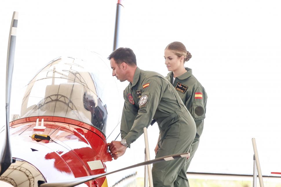 Leonor, viitoarea regină a Spaniei, a intrat la Academia Forțelor Aeriene. Imagini cu prințesa de 19 ani în prima ei zi de cursuri 1003592