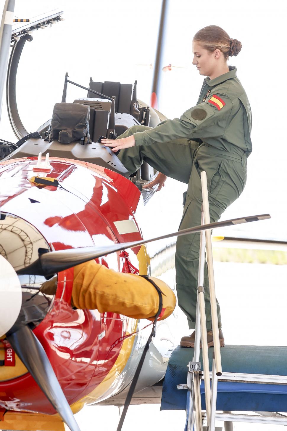 Leonor, viitoarea regină a Spaniei, a intrat la Academia Forțelor Aeriene. Imagini cu prințesa de 19 ani în prima ei zi de cursuri 1003593