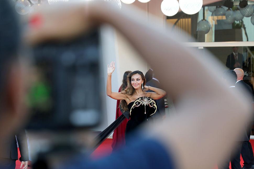 Mădălina Ghenea a făcut senzație la Festivalul de film de la Veneția. Cum a apărut pe covorul roșu 1003538