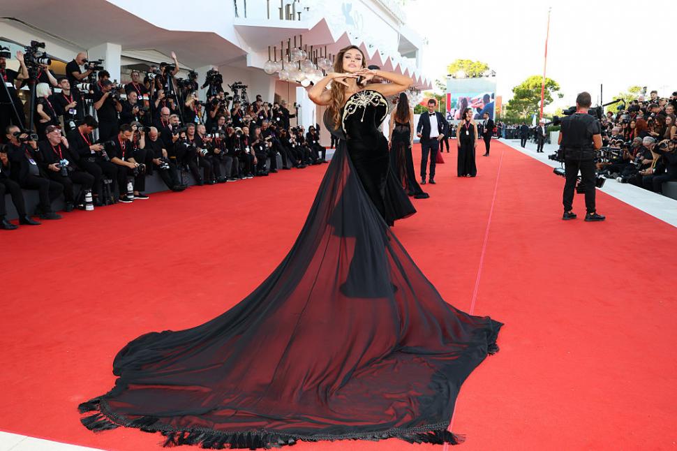 Mădălina Ghenea a făcut senzație la Festivalul de film de la Veneția. Cum a apărut pe covorul roșu 1003545