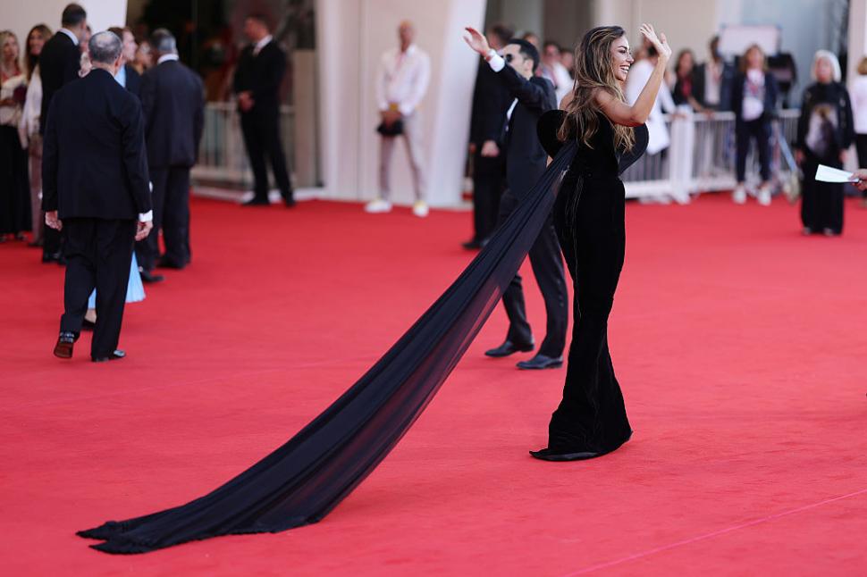 Mădălina Ghenea a făcut senzație la Festivalul de film de la Veneția. Cum a apărut pe covorul roșu 1003549