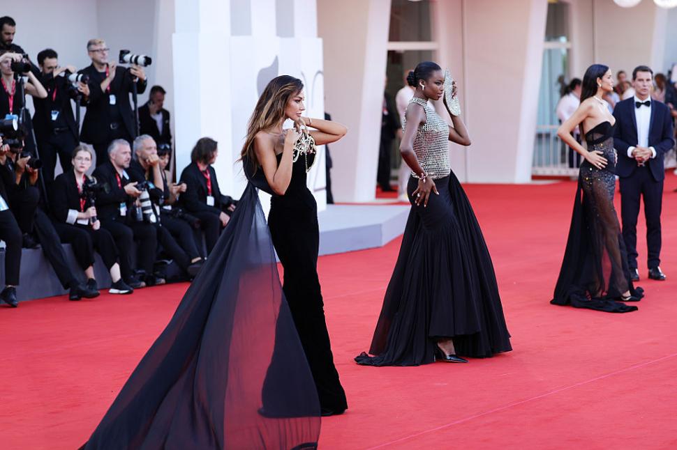 Mădălina Ghenea a făcut senzație la Festivalul de film de la Veneția. Cum a apărut pe covorul roșu 1003550