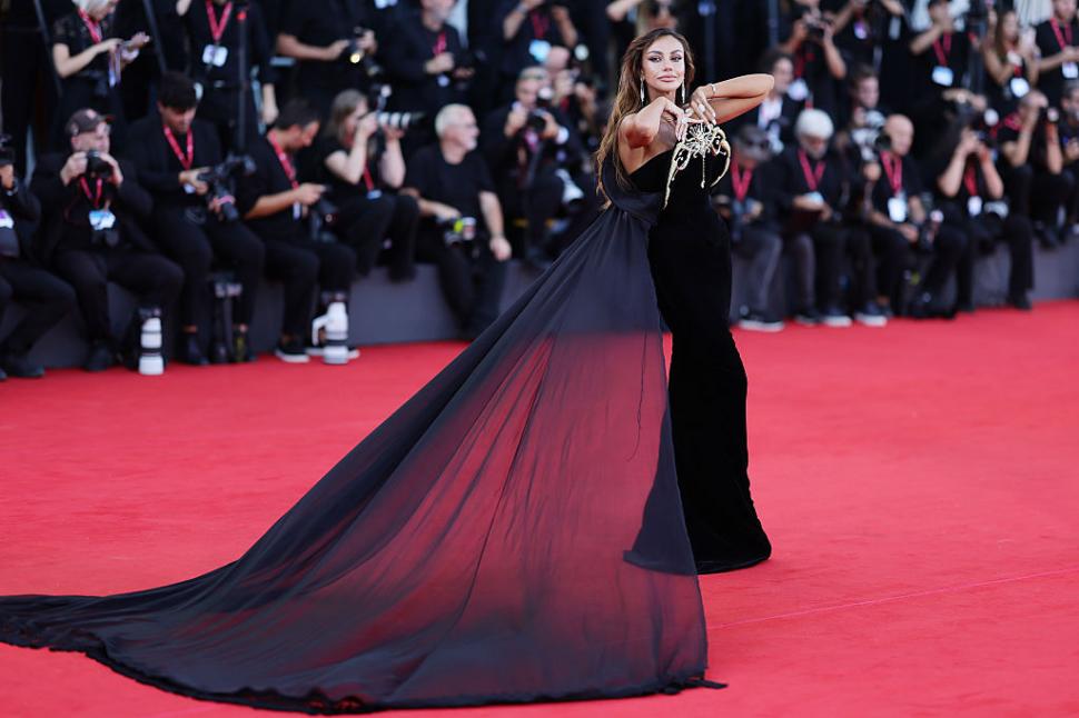 Mădălina Ghenea a făcut senzație la Festivalul de film de la Veneția. Cum a apărut pe covorul roșu 1003552