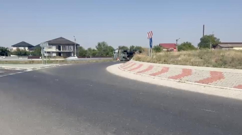 O cisternă cu 19.000 de litri de gaz metan s-a răsturnat și există scurgeri, pe DN24 A: Zeci de case evacuate, trafic blocat complet 1003746