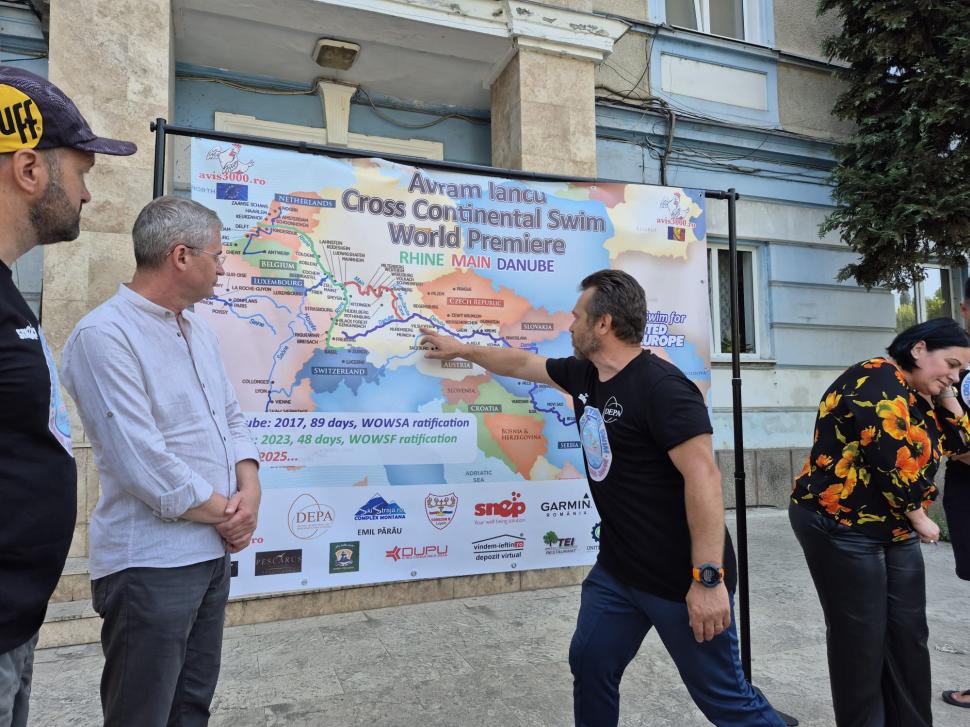 Un român a devenit oficial primul om din lume care a parcurs înot un continent: Avram Iancu a înotat 177 de zile fără costum de neopren 1003695