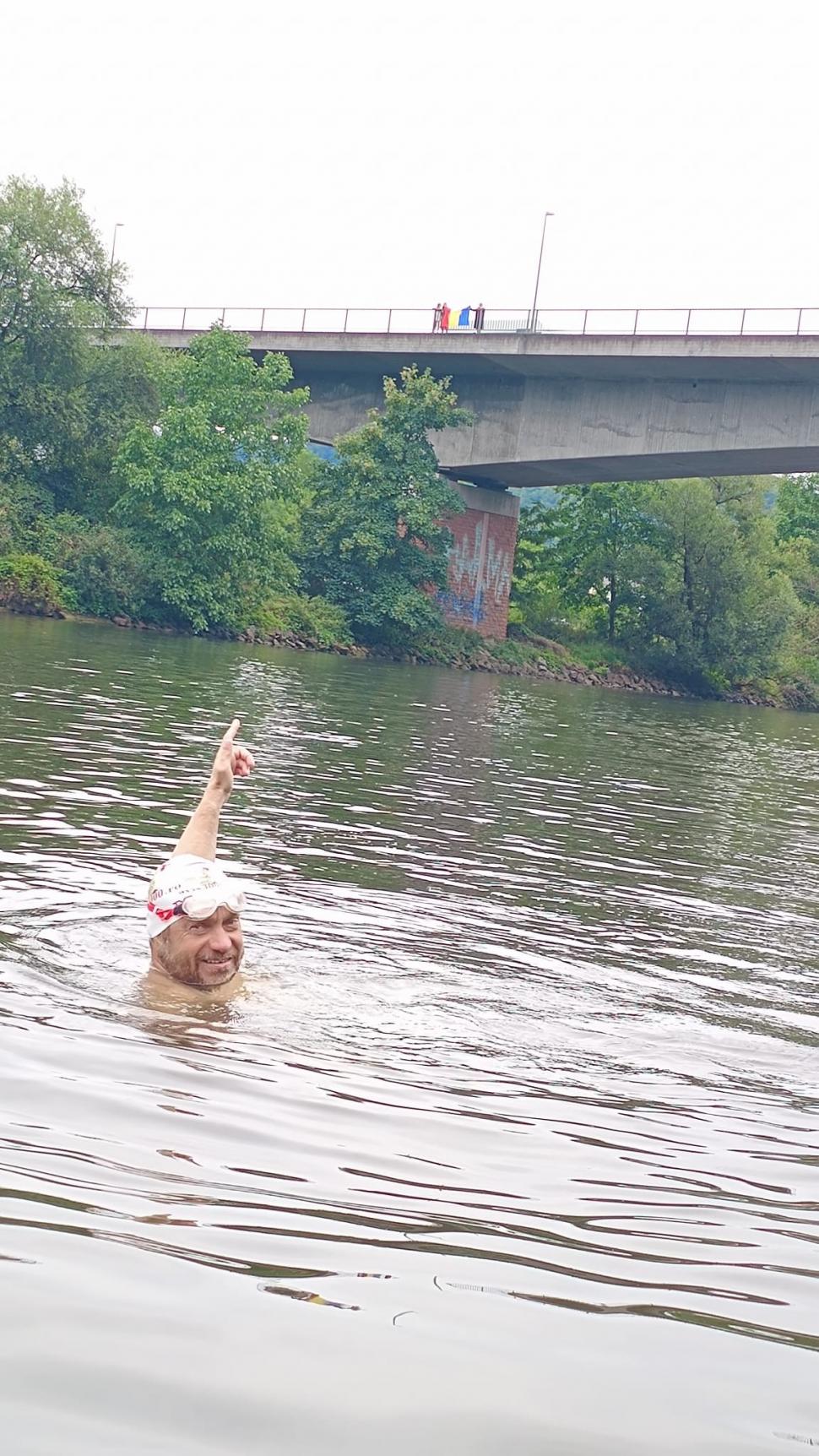 Un român a devenit oficial primul om din lume care a parcurs înot un continent: Avram Iancu a înotat 177 de zile fără costum de neopren 1003707