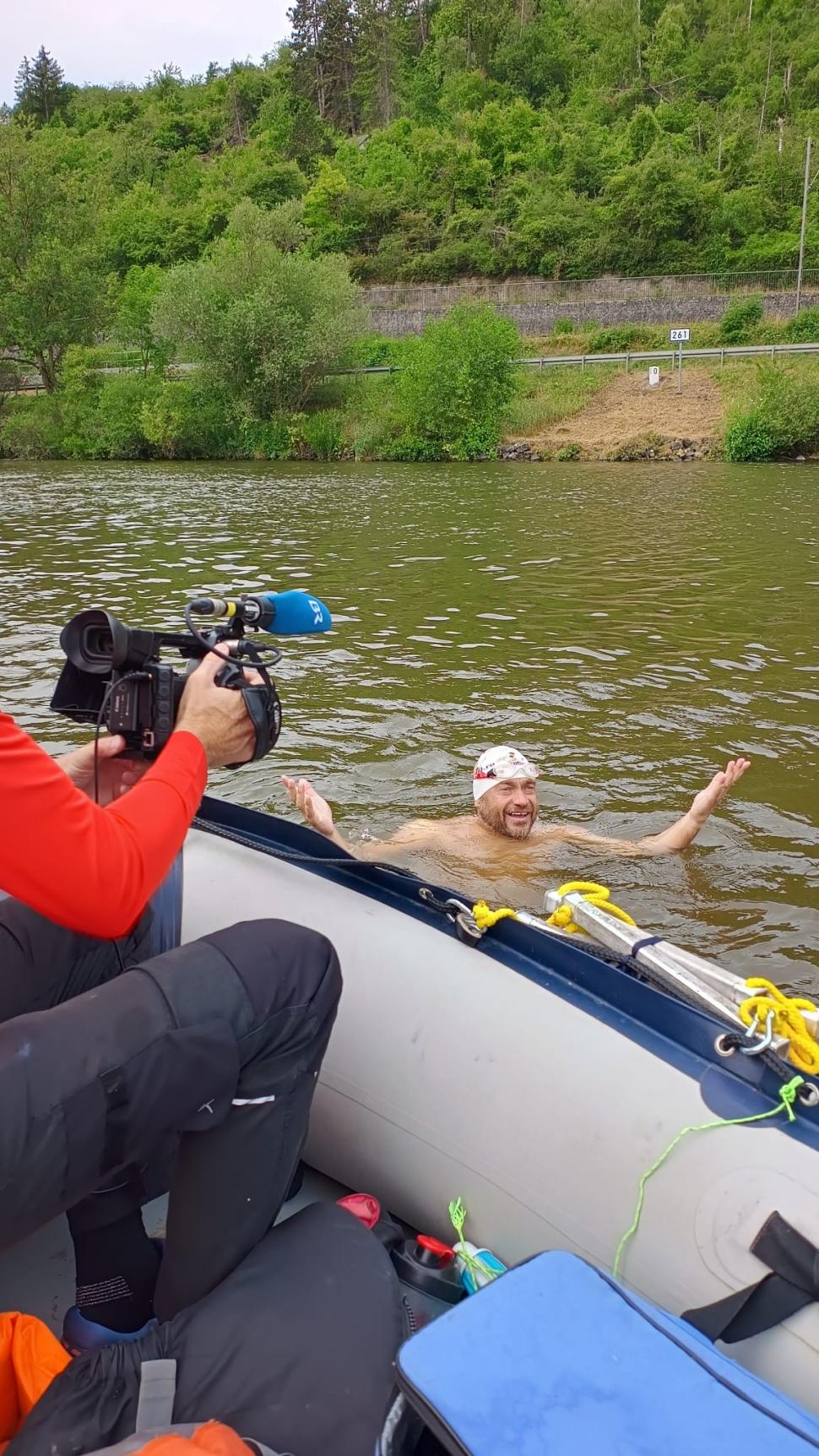 Un român a devenit oficial primul om din lume care a parcurs înot un continent: Avram Iancu a înotat 177 de zile fără costum de neopren 1003709
